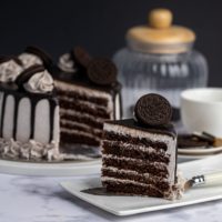 Chocolate Cookies & Cream Cake